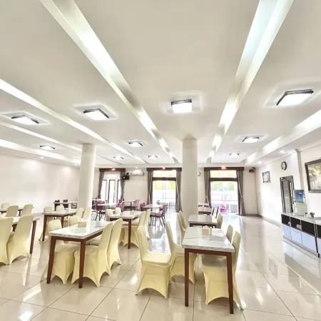 Hotel Cepu Indah 1 Отели в г. Чепу
