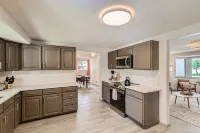 Family and Dog Friendly - Game Room - Central Location Between Denver & Boulder - Homestays