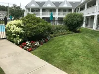 Relax and get away! Beautiful upscale condo with pool near OGT Village and Beach