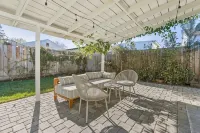 @ Marbella Lane - Modern and Sleek Home in Redwood - Homestays