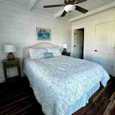 New to market 4-bedroom canal house with dock, close to restaurants and park Rooms