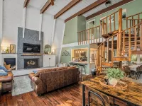 6BR Modern Massanutten Chalet with Hot Tub, Sauna マクガヘイズビルのホテル