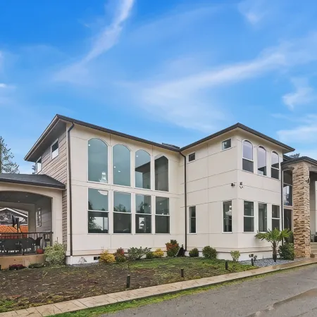 Spacious 5BR Retreat New Seattle