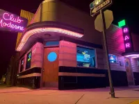 Stylish/Cozy 2 BR Art Deco Retreat- Wifi, AC, Central Location!