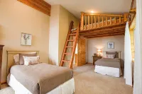 Beautiful original log cabin, minutes from Garden City and Bear Lake beaches. - Hytter