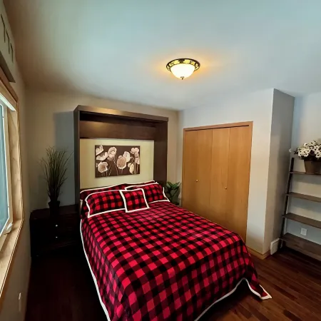 Rocky Mountain Retreat: Private 2 Acres & Hot Tub