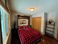 Rocky Mountain Retreat: Private 2 Acres & Hot Tub - WiFi