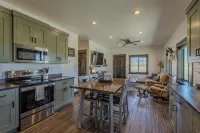Chicory Guest Cabin - Paradise Valley, MT