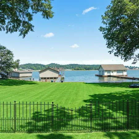 Spacious 5-bedroom house in the heart of Guntersville located ON the lake.
