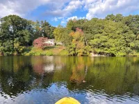 2Br, 2 King Beds, 1 BA, and Kitchenette in Lakeside Home in Greenwich. - Wifi