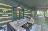 Lakeside Family Escape-Modern log home in secluded cove w/pvt. dock, Sleeps 12 - Homestays