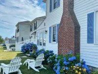 Spacious Yard and View of Long Island Sound- Walk to Secluded Beach! Hotéis em Westbrook