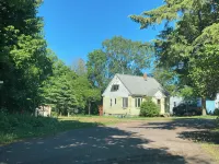 3-Bedroom Snowmobile and Ski House with Parking Four Blocks from Trail in Town - 2-Star