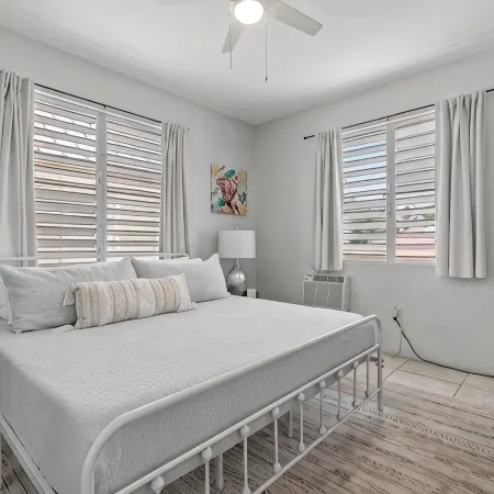 Town Treasure - King Bed - Walkable - AC