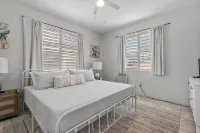 Town Treasure - King Bed - Walkable - AC - Apartments