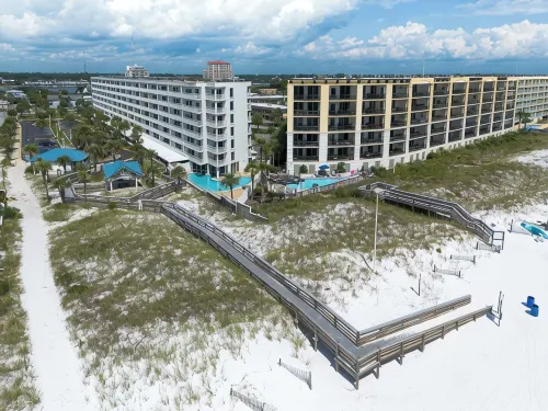 Gulf View Island Studio w/ Restaurant Nearby - Kitchens