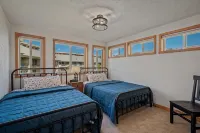 5Br/3BA Waterfront & 2 Pools on Property Escape-Walkable to Downtown Sandpoint! - balcony