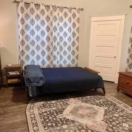 Whitt’s End -- a spacious private lodging in a historic Springfield neighborhood