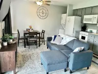 Quiet and Relaxing 1 Bedroom Condo Near Golf and Marina! - Homestays