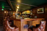 Rock Creek Resort - bar