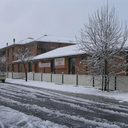 Snowgate Motel + Apartments