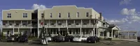 Parkland Village Inn Hotels in 