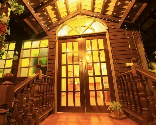 Six Villa Inn Hotels in Paka