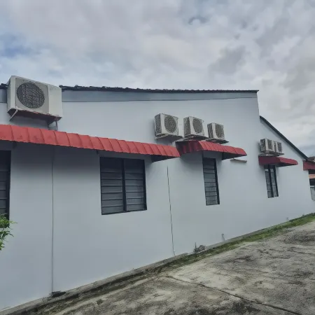 1st Island Homestay @ Bayan Baru