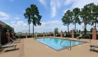Historic Whispering Woods Hotel & Conference Center - Rooftop Pools