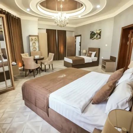 Leader Hotel