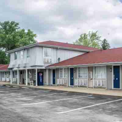 Econo Lodge Inn & Suites South Hotel Exterior