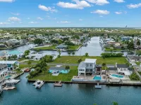 Fully Renovated, Direct Gulf Access w private doc just for you! Hotels in Hernando Beach