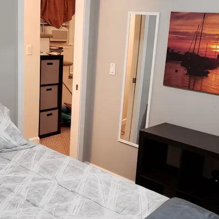 Cozy cottage in  Warwick's West Bay Hotels in Warwick