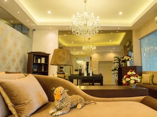 The Luxe Guesthouse - Homestays