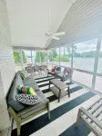 Relaxing Lakefront Home with Brand New Dock and Immaculate Vibes - Homestays