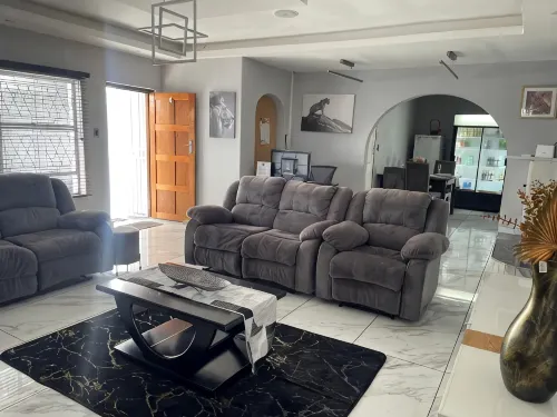 Semeni Asante Guesthouse Getaway - Homestays