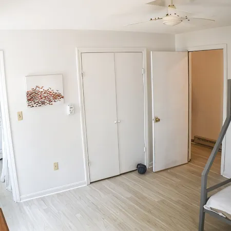 Experience Cape Cod Beaches: Charming 4-bedroom just a 10min stroll to the beach Отели в г. Истам