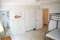 Experience Cape Cod Beaches: Charming 4-bedroom just a 10min stroll to the beach - Wifi