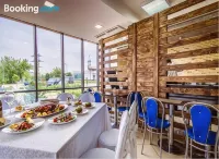 East Time Hotel - Parkplatz