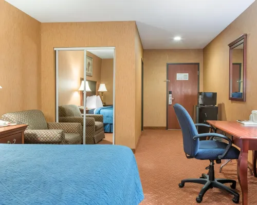 Quality Inn & Suites - Parking
