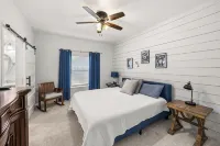 Hill Country Hideout - Cozy 2 bedroom 2 Bath Townhome off of Main Street - 3 tähden