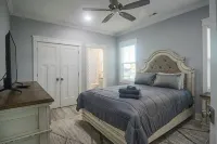 Ocean-View Home w/ Hot Tub, Fire Pit & Elevator, 3-Min Walk to Beach Access - Balcony