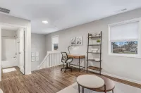 Traveling worker-ready Transitional Modern Home! - Kitchenette
