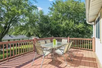 Central Location+ 2 living spaces+ covered patio! - Bungalows