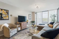 Luxury Mid-century Condo, Cozy & Fully Remodeled. Stocked with Many Extras!