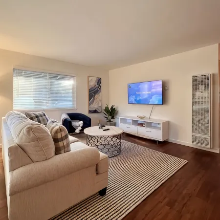 Cozy and quiet 2B/1b in Downtown