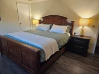 Private 10-Acre Retreat Near Jblm {Fast Wi-Fi} with Adjoining RV Pad - 4-Star