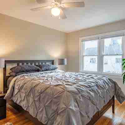 A spacious modern elegant 3 bedroom Ranch, Whole House located in South Nashua. Rooms