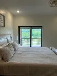 Living Waters Estates, Elegant 3 BR Home with kids area, hot tub, sleeps 12 - Wi-Fi