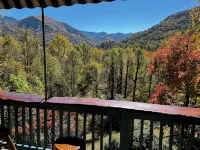 Summer Special ! Log Cabin with Mountain View, Hot Tub, Pool Table, Sleeps 10 - Bjergudsigt